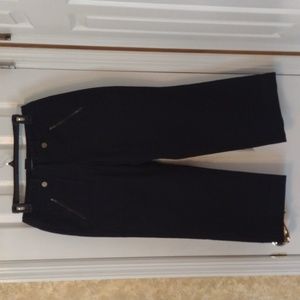 Women's New York & Company Black Size 4 Capris gently used